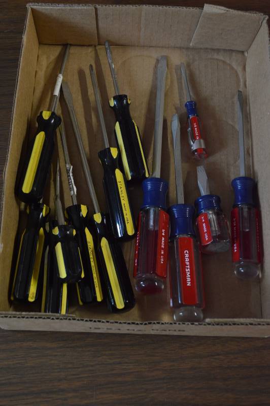 lot 5812 image: Screwdrivers - Craftsman and Stanley