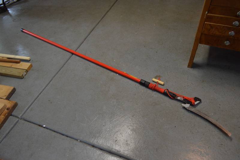 lot 5773 image: Extendable Fiberglass Pole Tree Trimmer