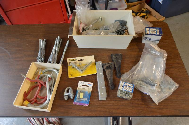 lot 5826 image: Assorted Hardware, Hooks and Hinges
