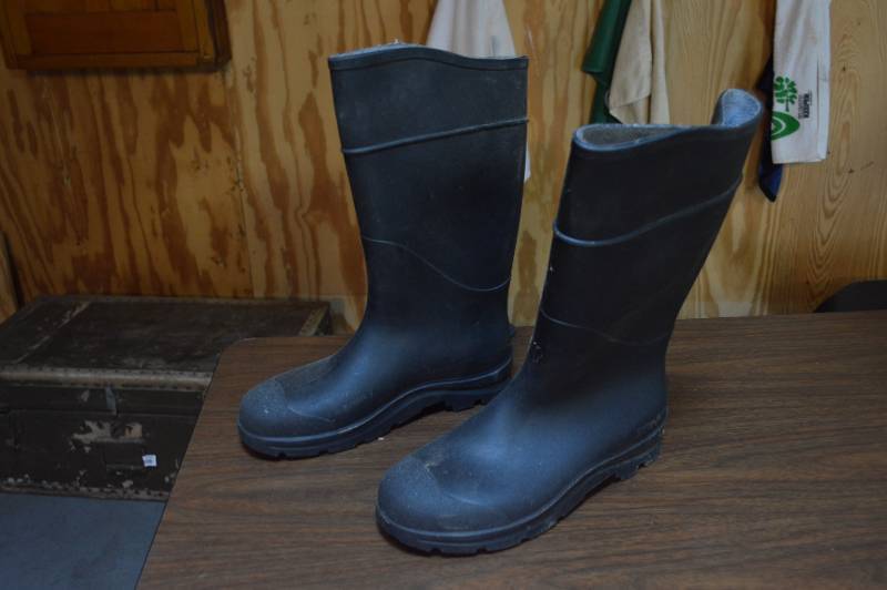 lot 5830 image: Rubber Boots - Size 11