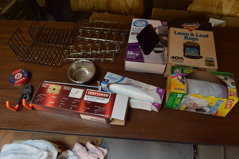 lot 5831 image: Trash Bags and Pegboard Hooks