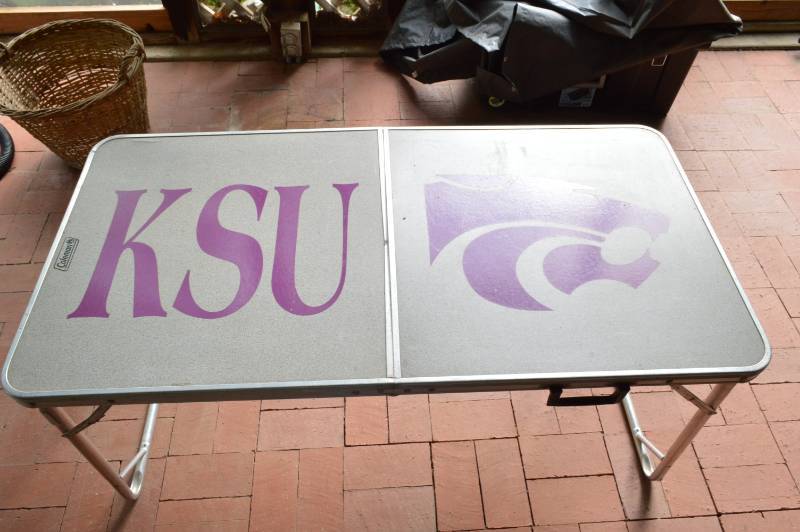 lot 5601 image: KSU Fold-up Coleman table