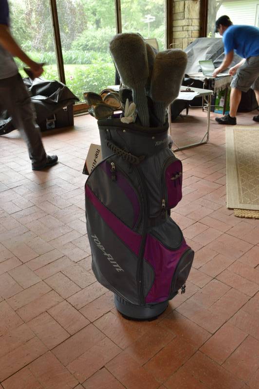 lot 5602 image: Golf Clubs in Top-Flight bag