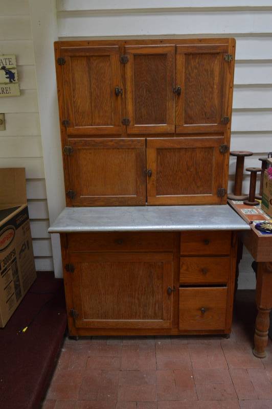 lot 5611 image: Oak Hoosier cabinet