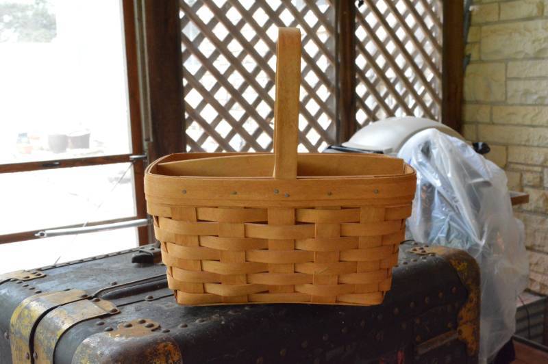lot 5625 image: Longaberger Basket