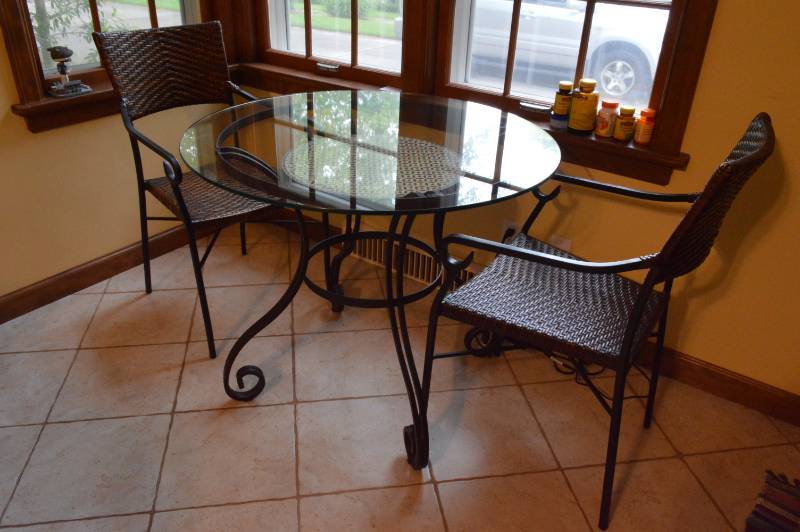 lot 5628 image: Glasstop Table and 2 Chairs - 36 Diameter Glass