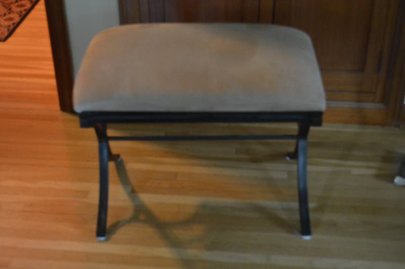 lot 5646 image: Vanity Bench