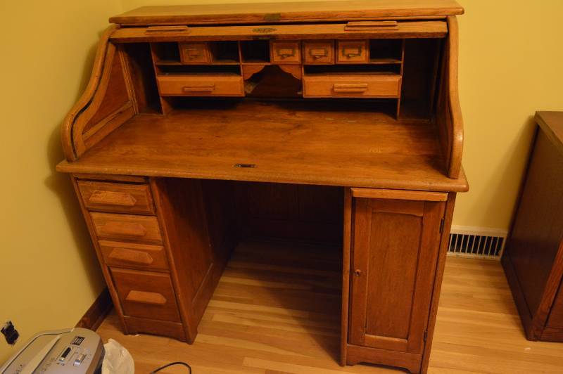 lot 5652 image: Antique Roll Top Desk