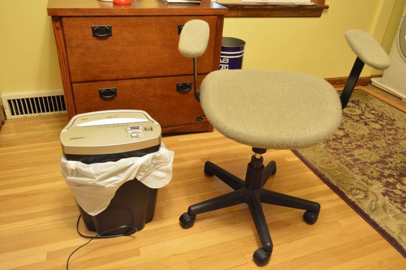 lot 5656 image: Ergonomic Office Chair and Paper Shredder