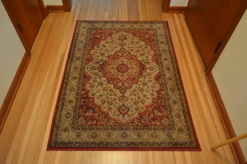 lot 5663 image: Area Rug with Pad - Approx 310 by 55
