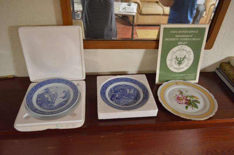 lot 5670 image: 3 Plates - One is State Dinner Service Haviland Limoges France