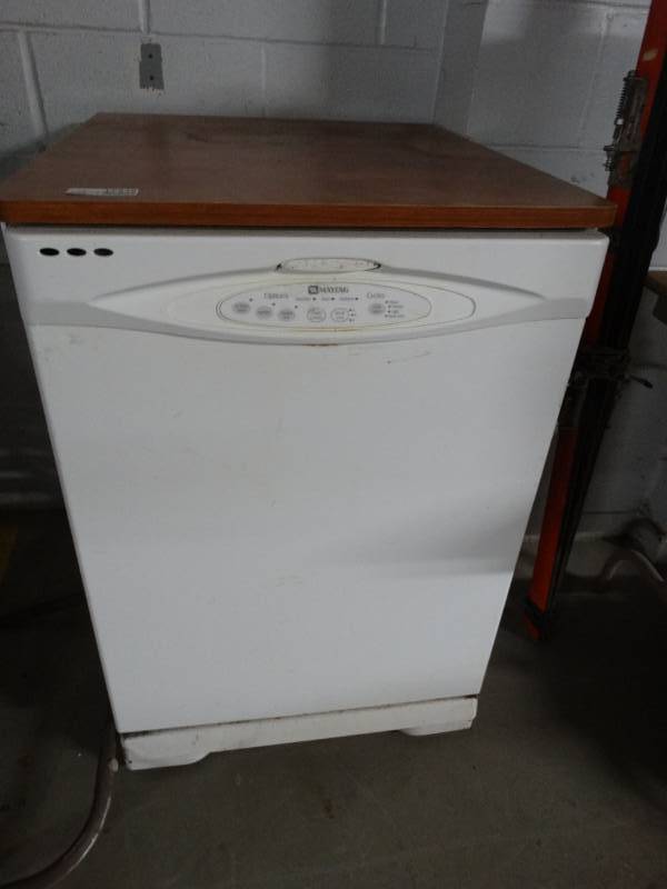 lot 17346 image: Maytag dish washer.