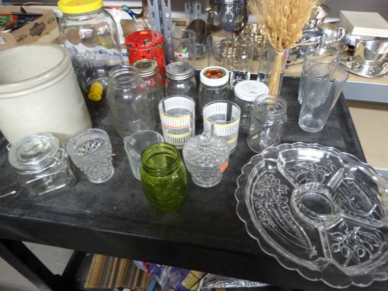 lot 17359 image: Lot of various glassware.