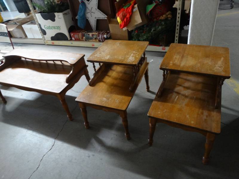 lot 17360 image: Coffee table with 2 matching end tables.