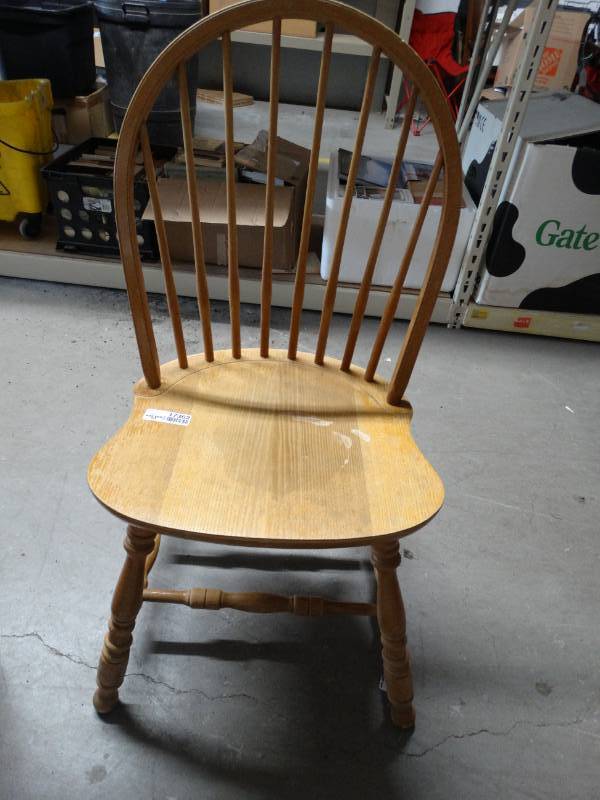 lot 17362 image: Dining chair.