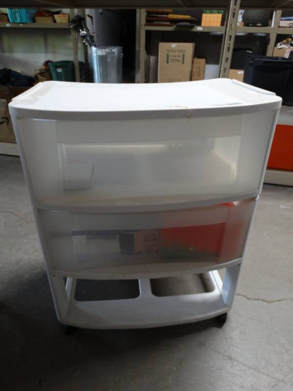 lot 17366 image: Organizer.