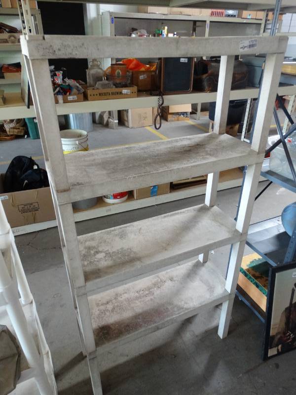 lot 17370 image: Plastic shelf with 4 shelfes.