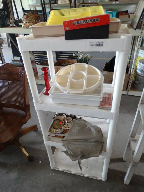 lot 17371 image: Plastic shelf with 4 shelfes and contents.