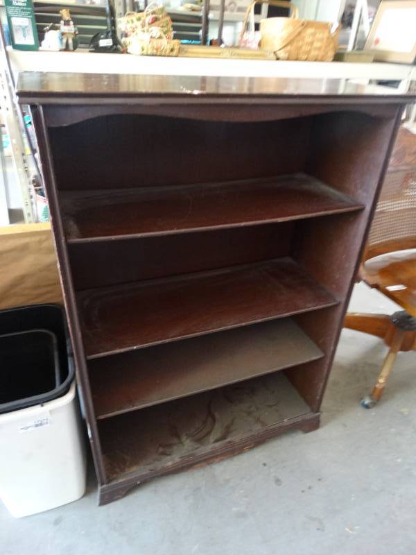 lot 17373 image: Wooden book shelf.