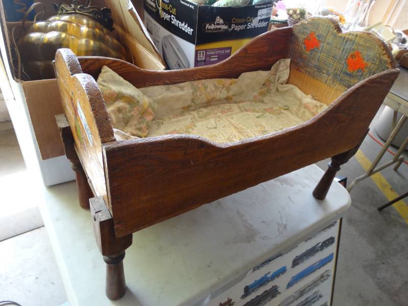 lot 17390 image: Wooden vintage baby cradle.