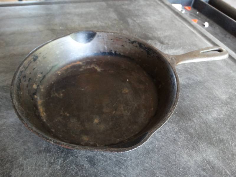 lot 17403 image: 8 number 5 cast iron skillet.