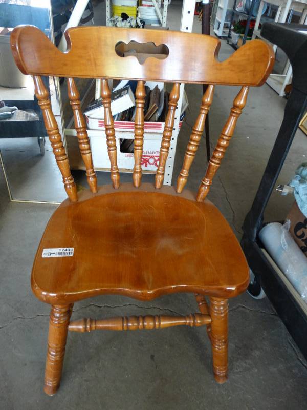 lot 17404 image: Dining chair.