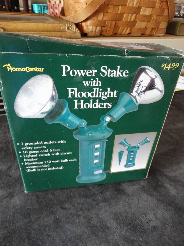 lot 17406 image: Home center power stake with floodlight holders.