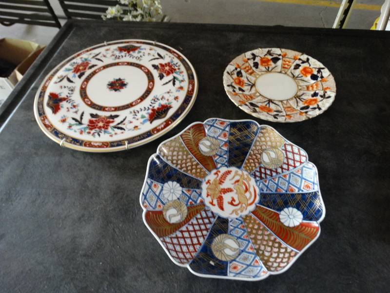 lot 17420 image: Glass decor.
