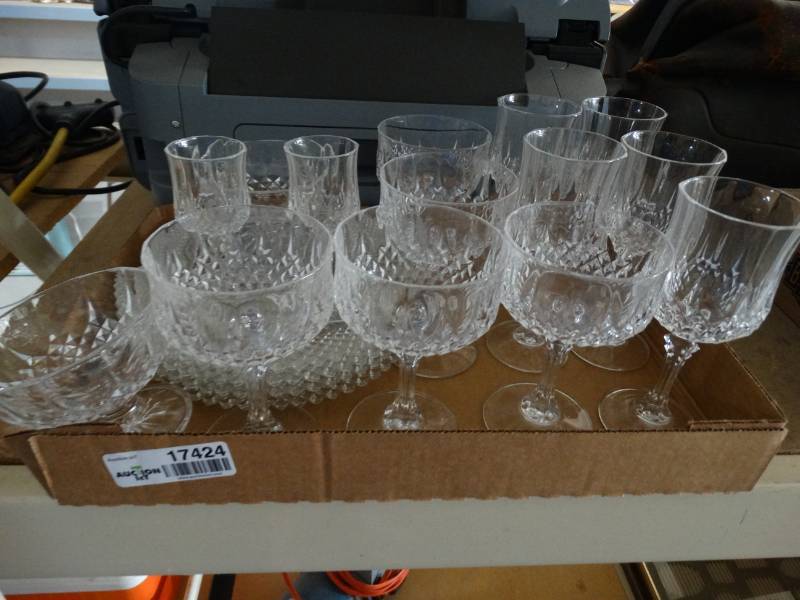 lot 17424 image: Wine glasss.
