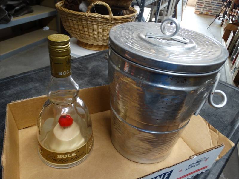 lot 17430 image: bols ballerina and an ice bucket.