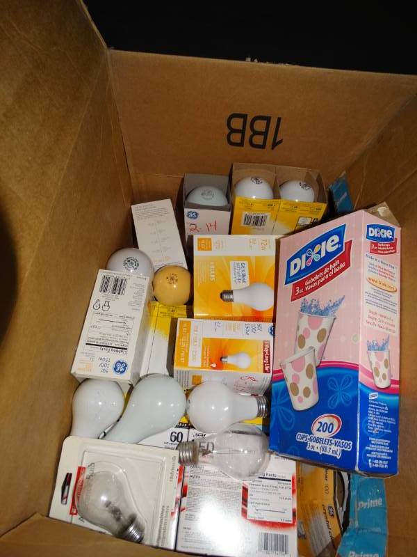 lot 17445 image: Lot of various light bulbs.