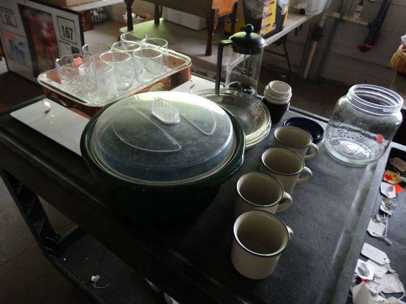 lot 17455 image: Lot of glassware.