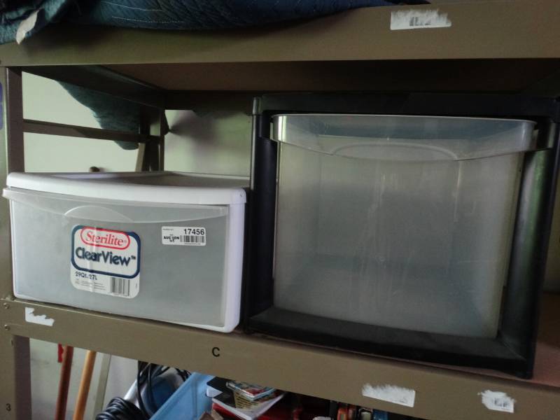 lot 17456 image: 2 Plastic storage drawers.