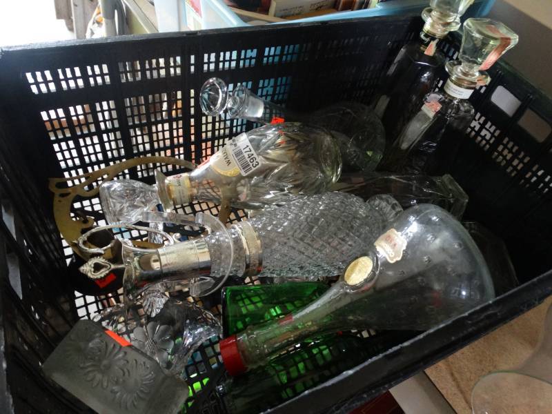 lot 17463 image: Lot of decanters.