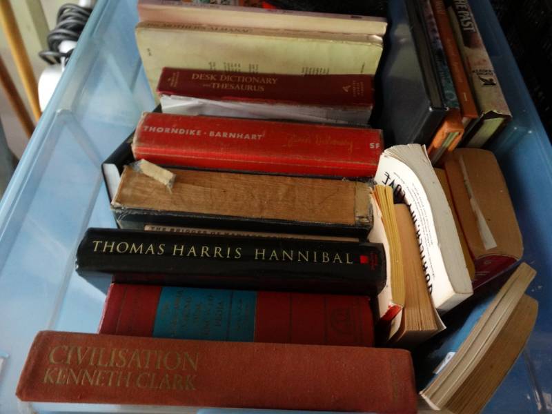 lot 17464 image: Lot of books.