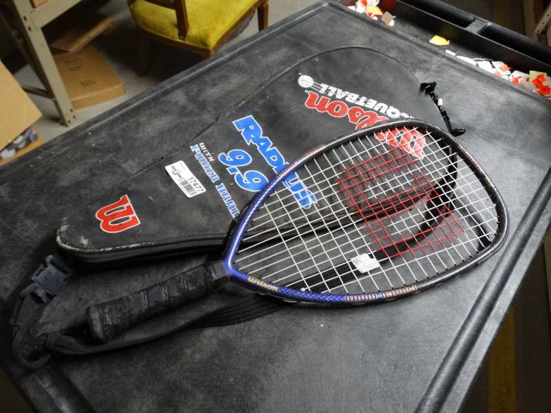 lot 17477 image: Tennis rackets & liner.