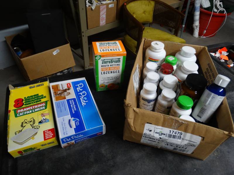 lot 17479 image: Lot of vitamins.