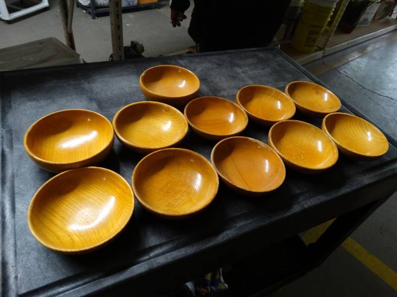 lot 17480 image: Lot of wooden bowls.