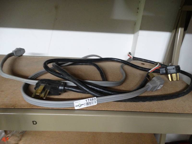 lot 17483 image: Lot of 4 dryer cords.