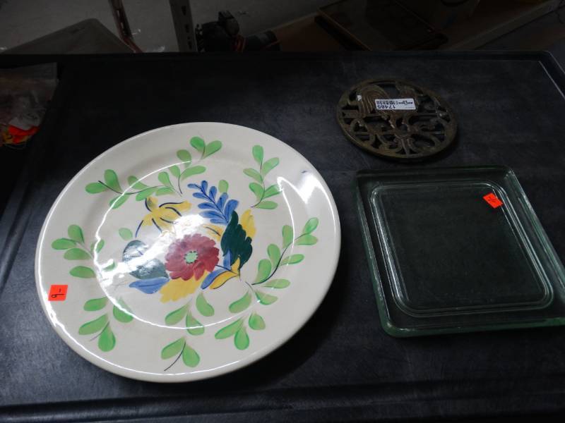lot 17485 image: Lot of various glassware.