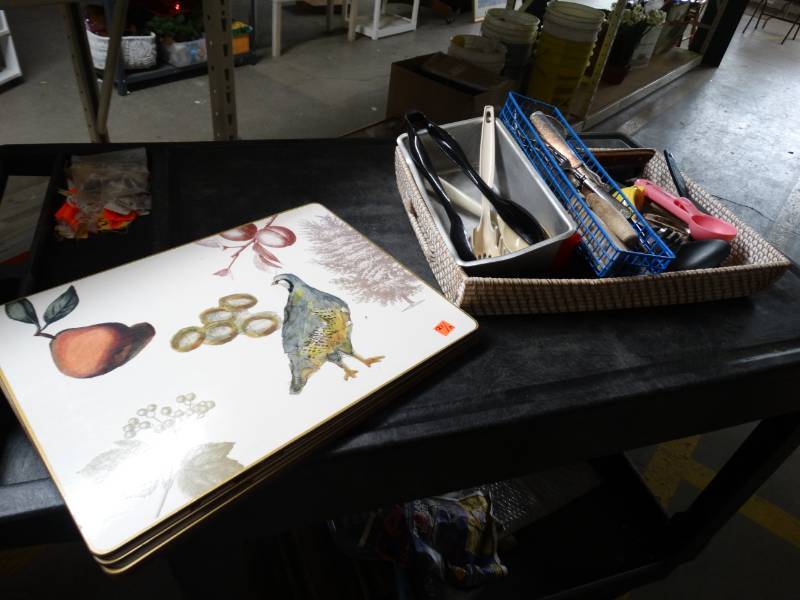 lot 17486 image: Lot of various utensils.