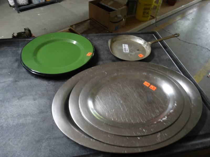 lot 17487 image: Cooking pan & trays.