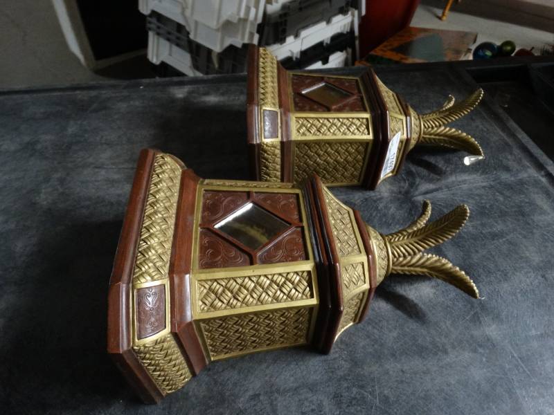 lot 17497 image: Wall shelfs.