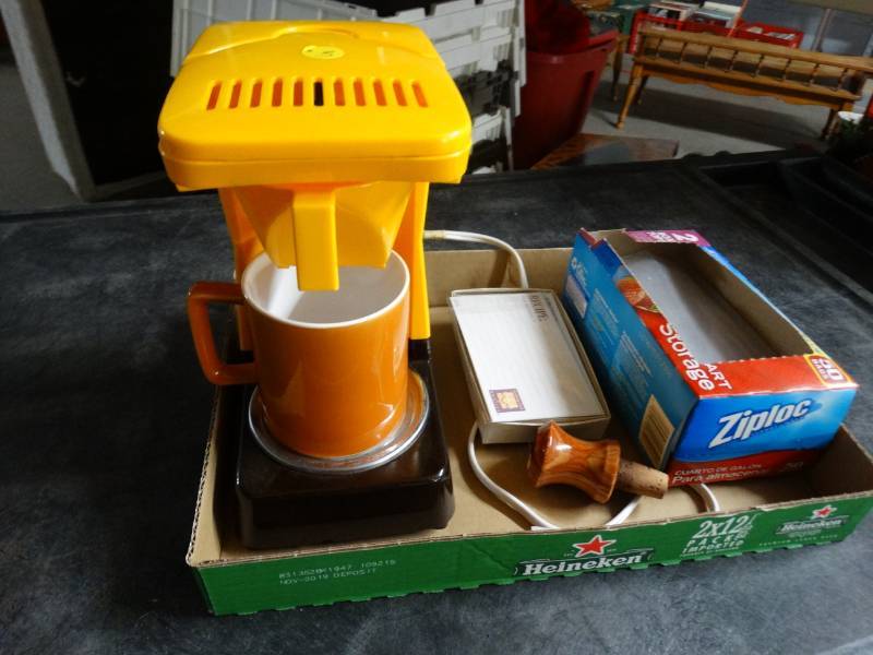 lot 17500 image: Lot of personal coffee maker, ziplock bags, & note cards.
