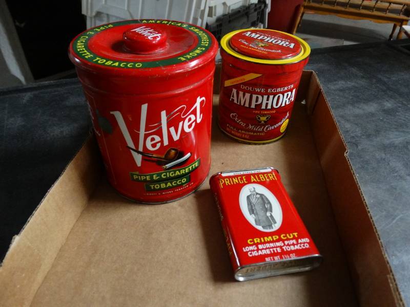 lot 17501 image: Velvet, Amphora & pringe albert tobacco tins.