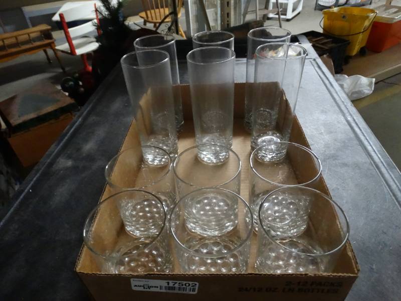 lot 17502 image: Lot of glassware.