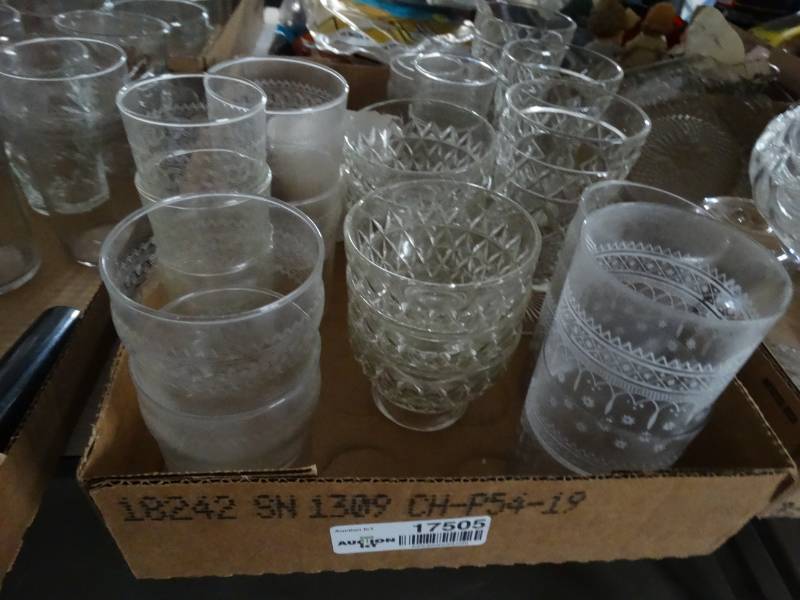 lot 17505 image: Lot of glassware.
