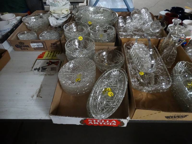 lot 17512 image: Large glassware cut glass set.