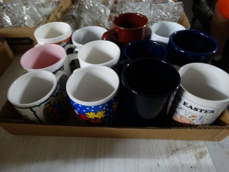 lot 17514 image: Lot of coffee mugs.