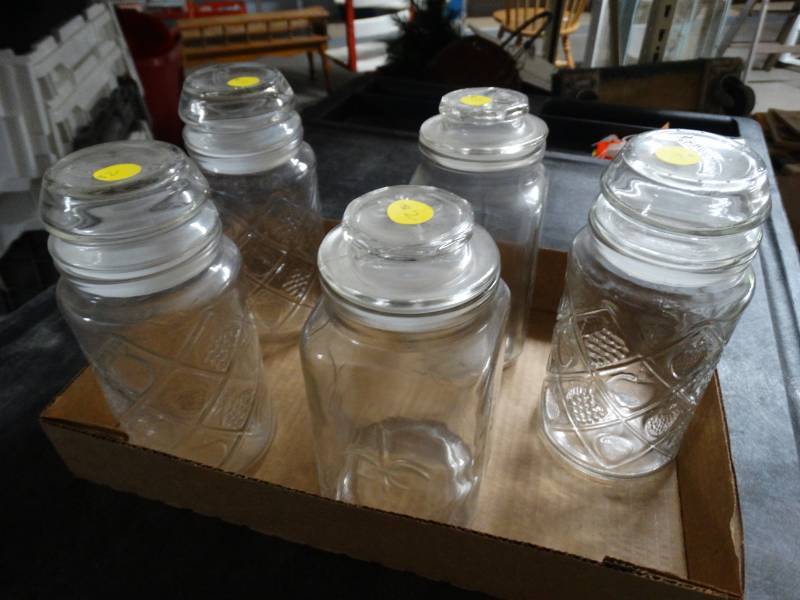 lot 17515 image: Lot of glass canisters.